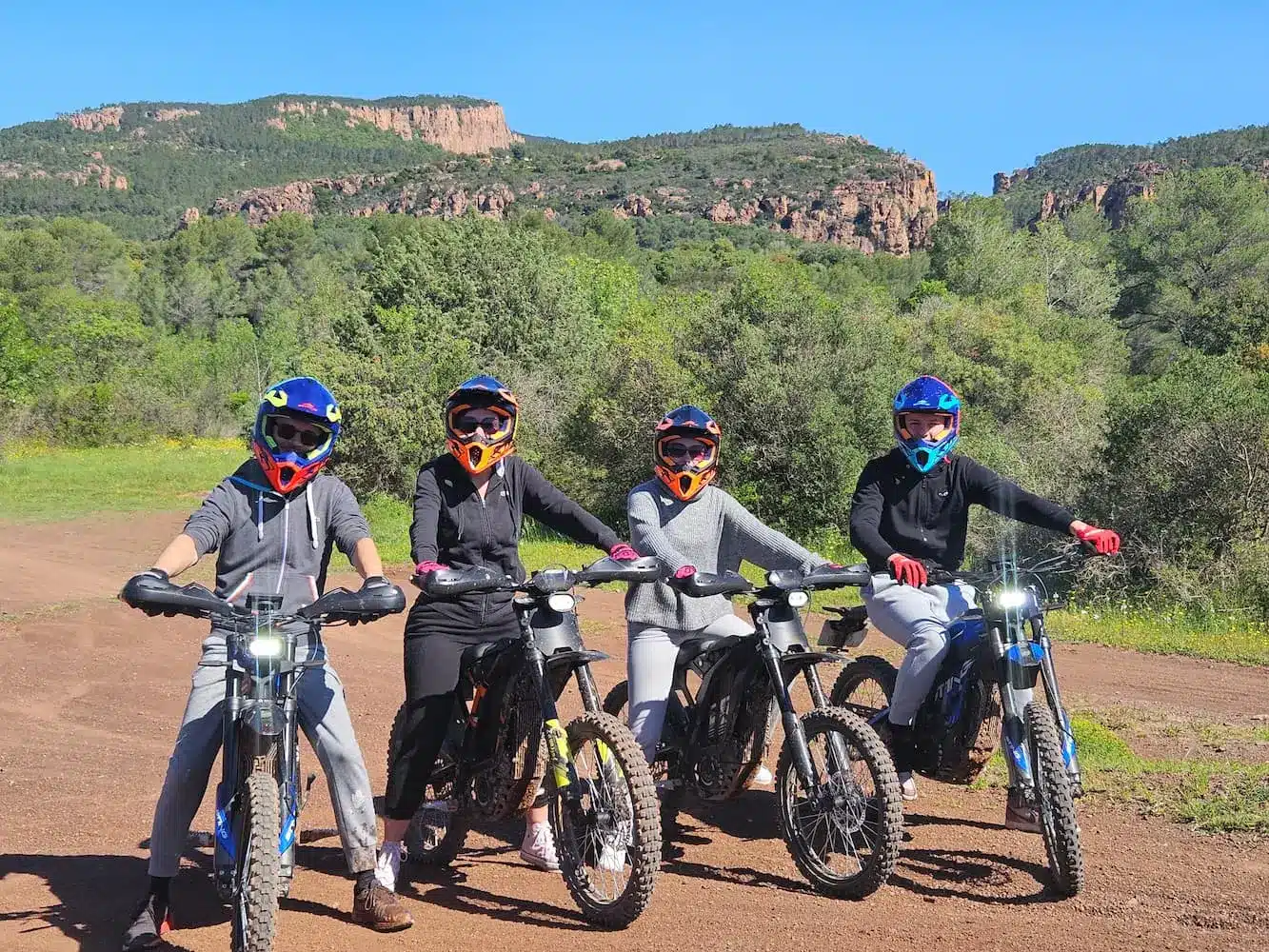 enterrement vie de garçon en moto électrique