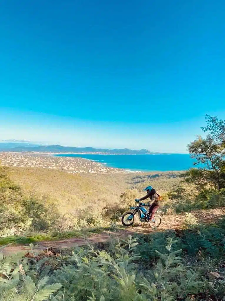 Bien choisir sa randonnée moto électrique